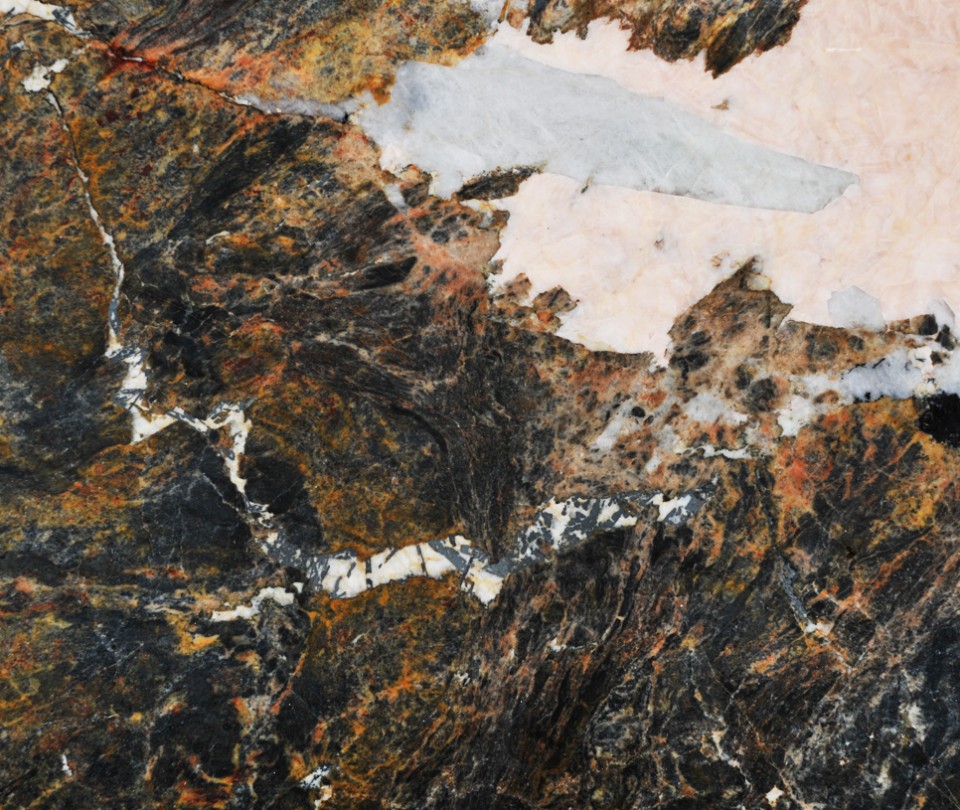 GRANIT LAVA ORO - DETALIU